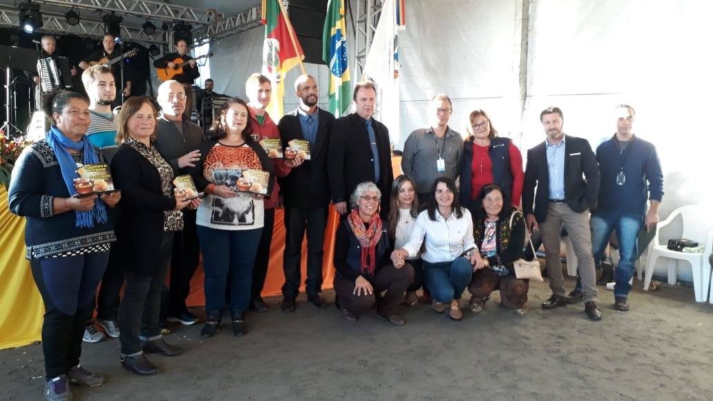 II Concurso do Mel junto a Festa do Município contou com 15 amostras de 12 apicultores participantes.