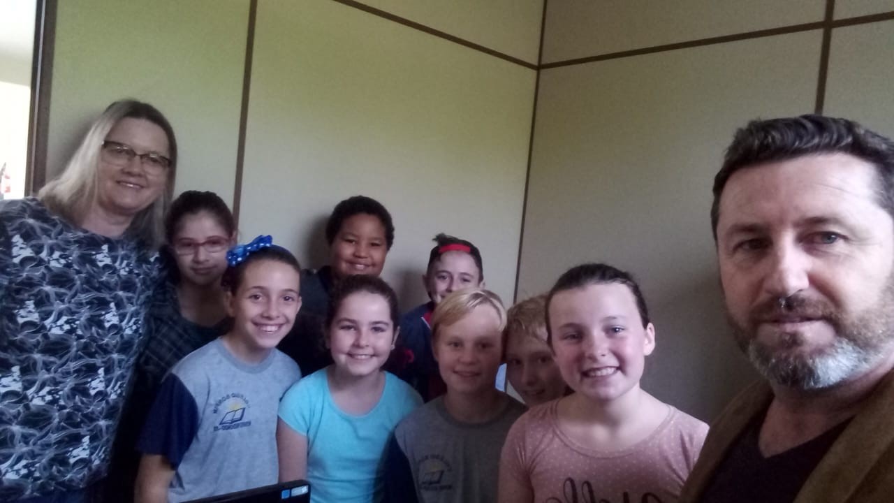 Hoje pela manhã esteve no meu gabinete alunos do 5° ano do Colégio Nosso Senhor do Bonfim, alunos preocupado com o município em todos os segmentos parabéns a professora RutinhaFeldens por propiciar este momento com o legislativo. 