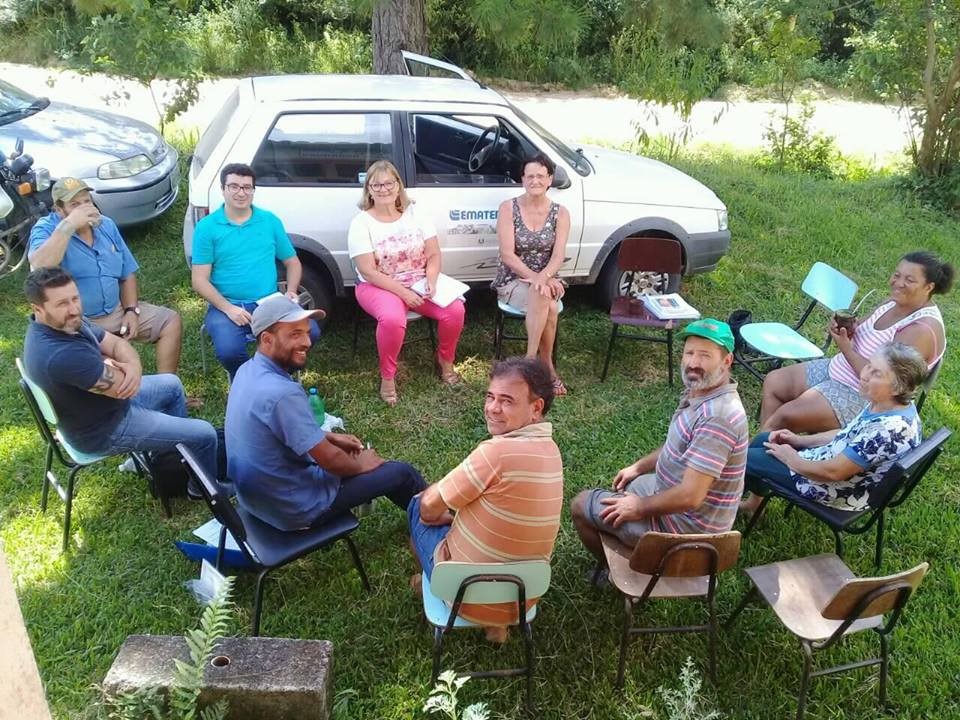 REPRESENTANDO O LEGISLATIVO MUNICIPAL NA REUNIÃO DA Adcpr Morro Redondo GRUPO DA COLÔNIA AFONSO PENA.