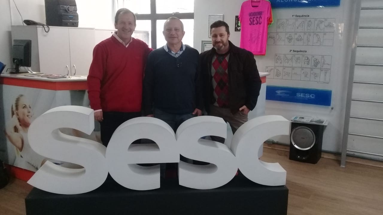 Hoje a tarde estive juntamente com o assessor do deputado estadual dr Thiago Duarte, Rui Brizolara, também com o gerente do SESC Sr Luiz Fernando Parada, pauta parceria na rústica volta ao morro que está na 3° edição e também parcerias futuras para novos projetos no município.