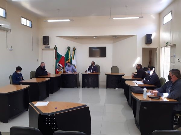 Recebemos hoje pela manhã na Câmara de Vereadores de Morro Redondo, a visita do Presidente da Cosulati Almir Mendonça e da Ivonis Peter que faz parte do conselho fiscal, para solicitar aos vereadores apoio junto ao governo Estadual em relação ao RECOOP (Programa de Revitalização de Cooperativas de Produção Agropecuária).