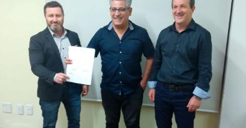 Entrega de um recurso de 250 mil para infraestrutura e 50 mil para saúde deputado federal Nereu Crispim.