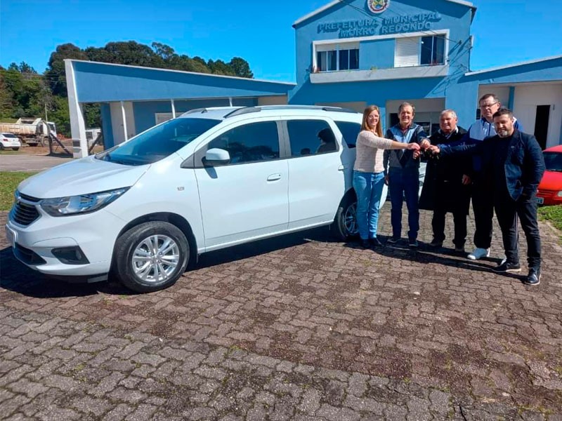 Presentes na ocasião, os vereadores Marcio Zanetti (União), presidente da Câmara,  Maico Vega (União), Neri Leal (União) agradeceram o recurso de emenda que foi viabilizado pela articulação do partido no município, e que, segundo ele, irá beneficiar a Saúde, proporcionando segurança para quem dirige e conforto para os pacientes. Eles agradeceram, também, ao Executivo municipal, por ter aplicado contrapartida e aos funcionários e a secretária de Saúde e Assistência Social Silvia Wahast Islabão pelos trâmites.